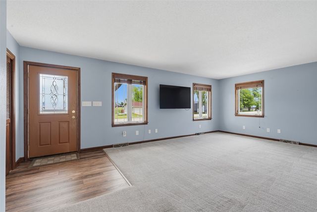 1822 Somerset Drive, Marion, IA 52302