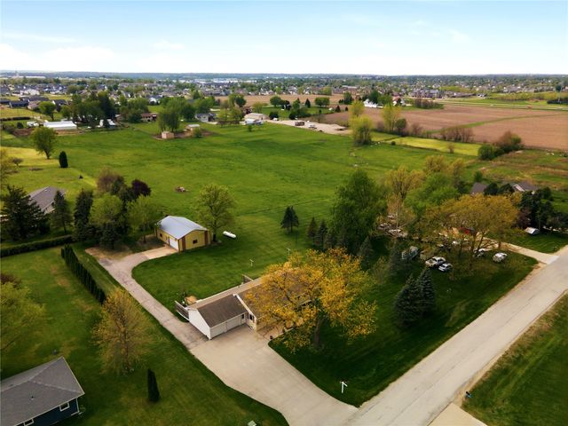 1822 Somerset Drive, Marion, IA 52302