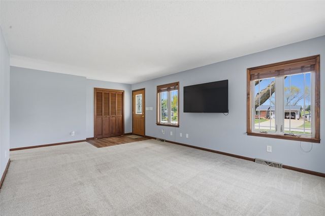 1822 Somerset Drive, Marion, IA 52302