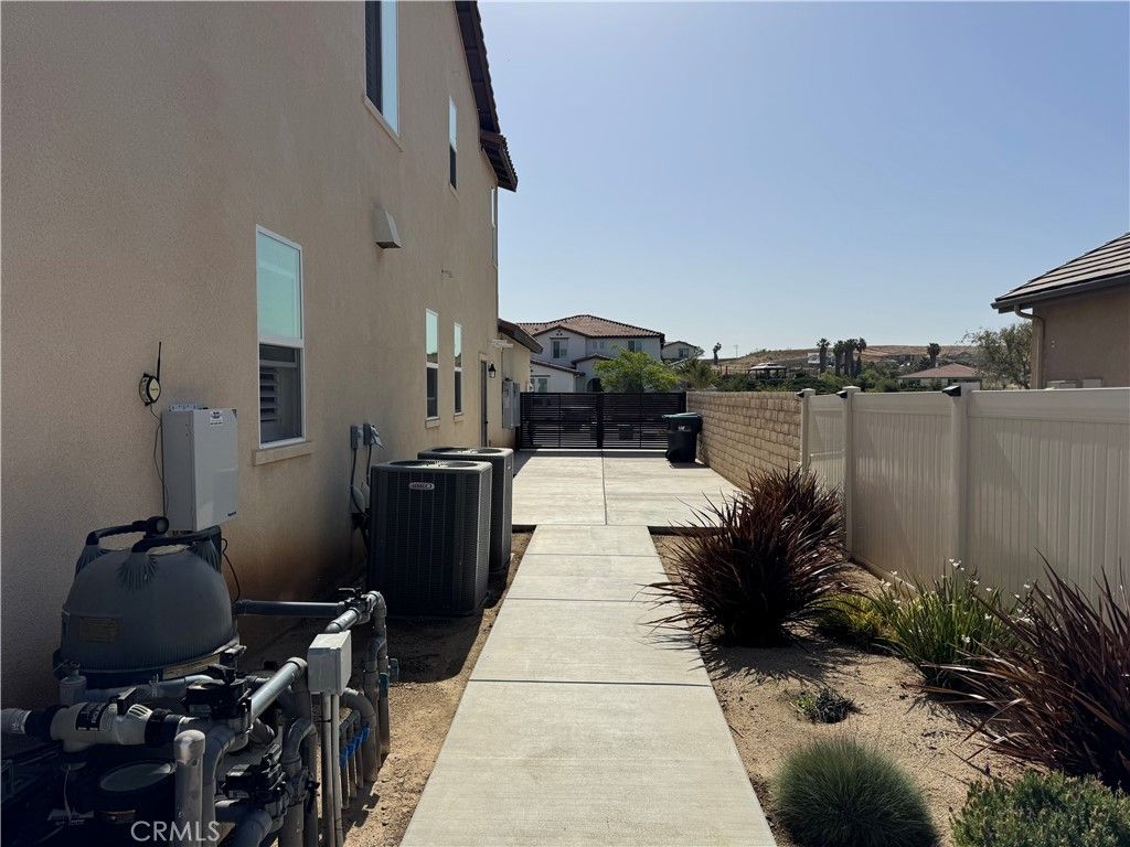 Image 7 of property listing at 17195 Compass Drive, Riverside, CA 92503