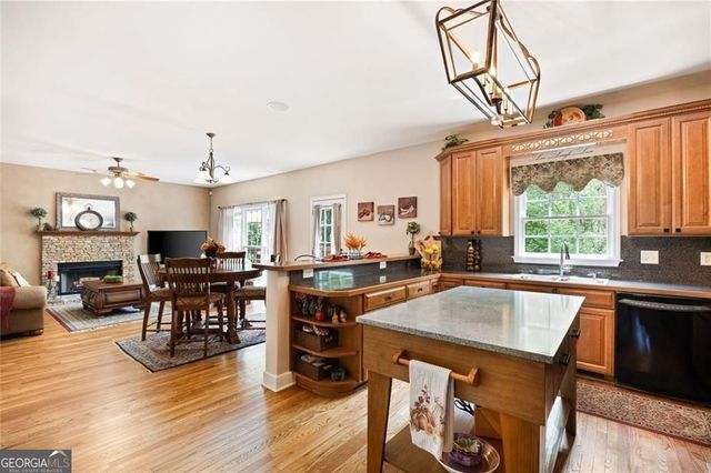 242 Hunters Crossing, Dallas, GA 30157