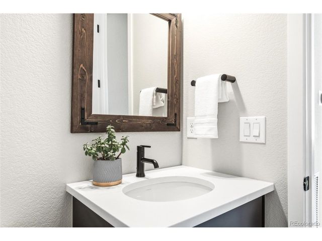 9807 E 63rd Ave, Denver, CO 80238