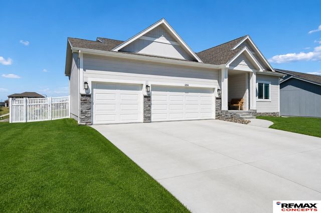 12104 S 107th Avenue, Papillion, NE 68046