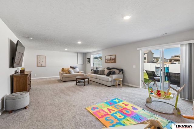12104 S 107th Avenue, Papillion, NE 68046
