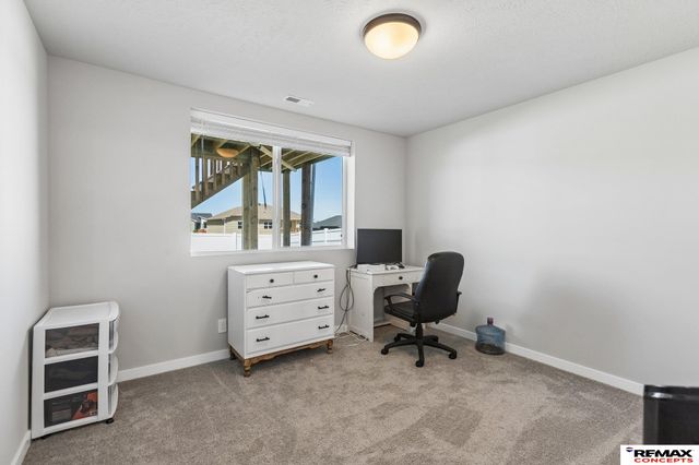 12104 S 107th Avenue, Papillion, NE 68046