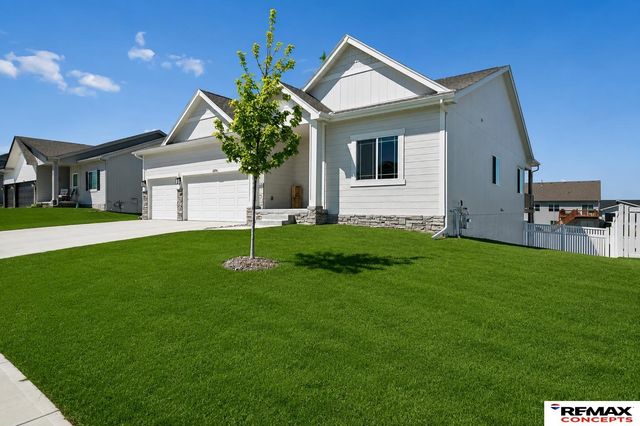 12104 S 107th Avenue, Papillion, NE 68046