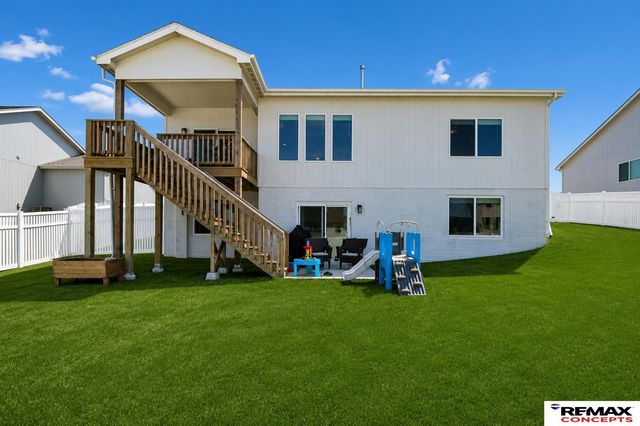 12104 S 107th Avenue, Papillion, NE 68046