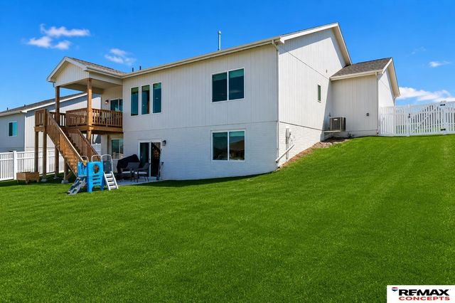 12104 S 107th Avenue, Papillion, NE 68046