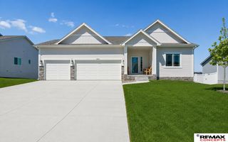 12104 S 107th Avenue, Papillion, NE 68046