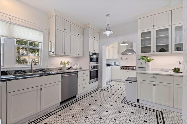 1920 CHERRY STREET NE, St Petersburg, FL 33704