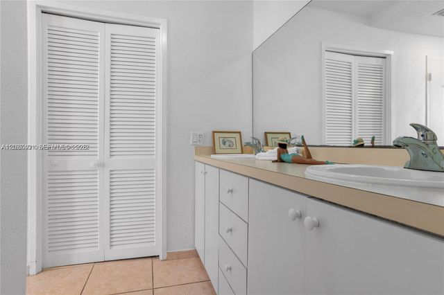 3505 S Ocean Dr 208, Hollywood, FL 33019
