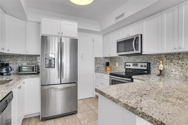 3505 S Ocean Dr 208, Hollywood, FL 33019