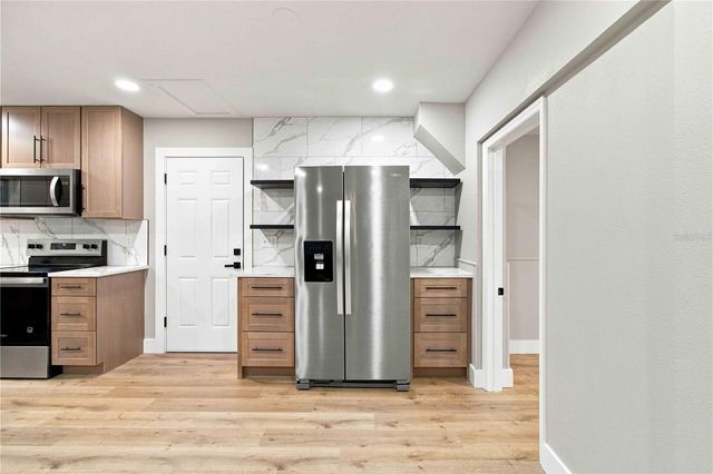 2770 WOOD STREET, Sarasota, FL 34237