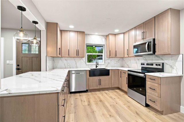 2770 WOOD STREET, Sarasota, FL 34237