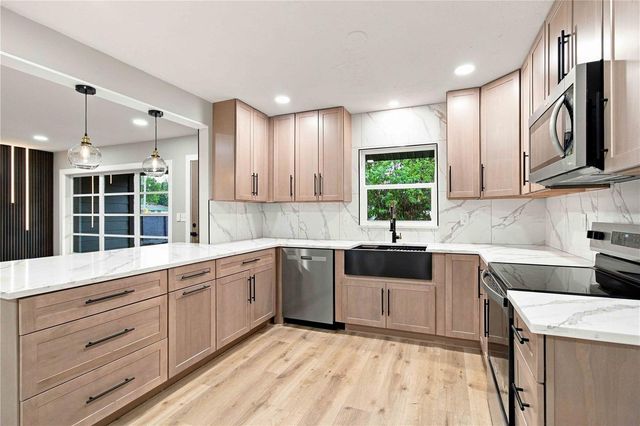 2770 WOOD STREET, Sarasota, FL 34237