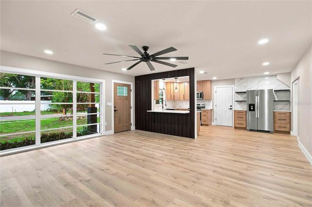 2770 WOOD STREET, Sarasota, FL 34237