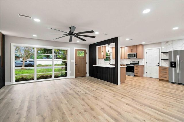 2770 WOOD STREET, Sarasota, FL 34237