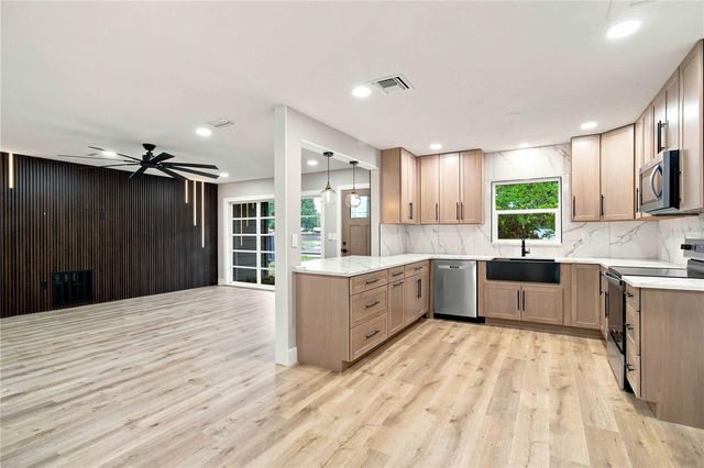 2770 WOOD STREET, Sarasota, FL 34237