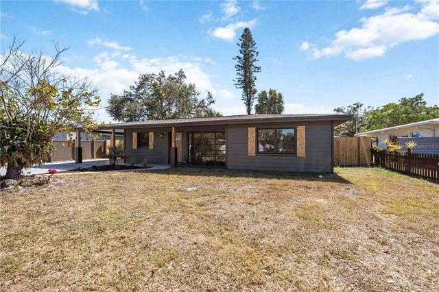 2770 WOOD STREET, Sarasota, FL 34237