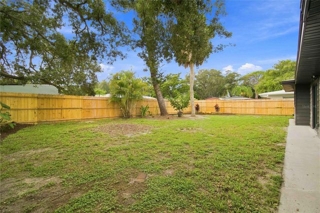 2770 WOOD STREET, Sarasota, FL 34237