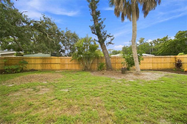 2770 WOOD STREET, Sarasota, FL 34237