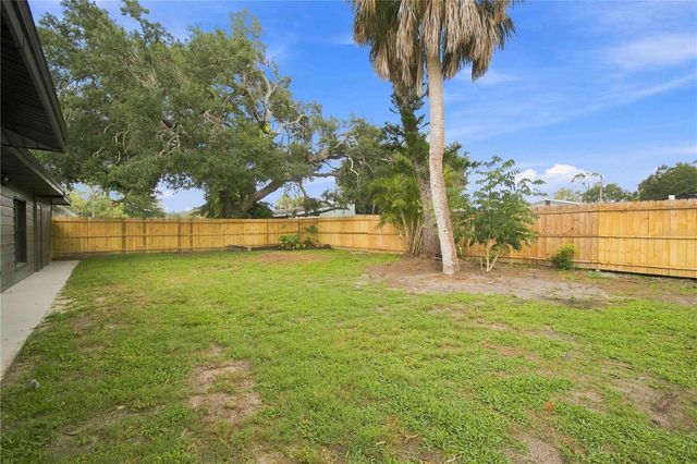2770 WOOD STREET, Sarasota, FL 34237