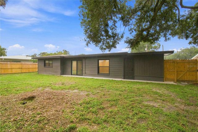 2770 WOOD STREET, Sarasota, FL 34237