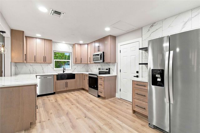 2770 WOOD STREET, Sarasota, FL 34237