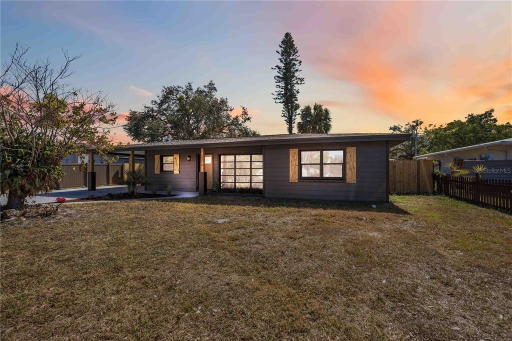 2770 WOOD STREET, Sarasota, FL 34237