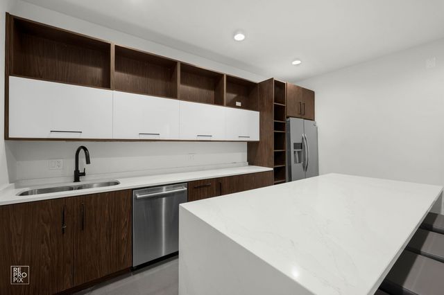 1322 W Walton Street, Chicago, IL 60642