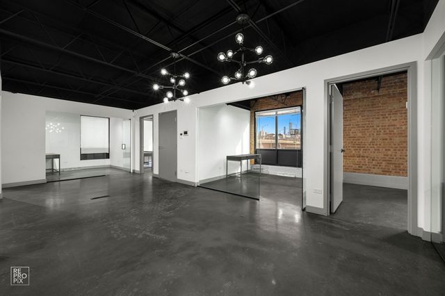 1322 W Walton Street, Chicago, IL 60642