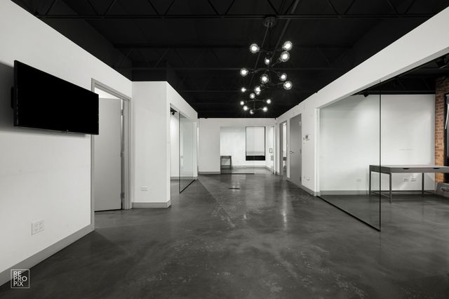 1322 W Walton Street, Chicago, IL 60642