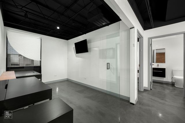 1322 W Walton Street, Chicago, IL 60642