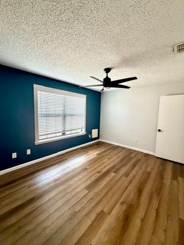 1015 Bull Run, Denton, TX 76209