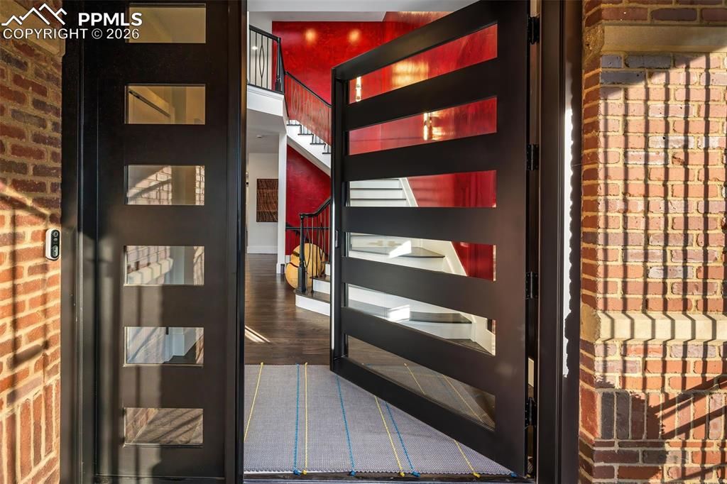 Image 3 of property listing at 418 Steele Street, Denver, CO 80206