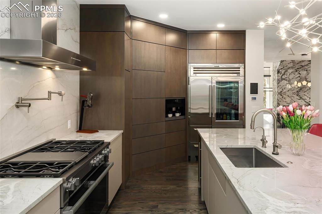 Image 5 of property listing at 418 Steele Street, Denver, CO 80206