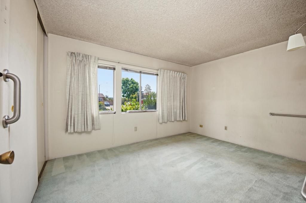 Image 11 of property listing at 10016 Bilteer Court, Santee, CA 92071