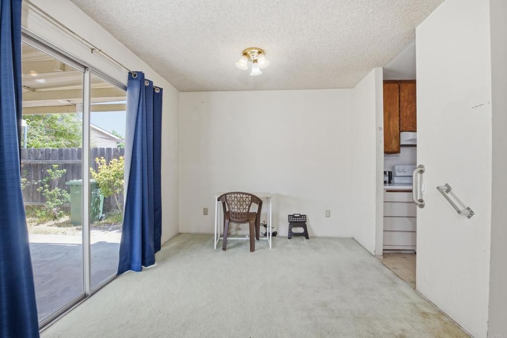 Image 4 of property listing at 10016 Bilteer Court, Santee, CA 92071
