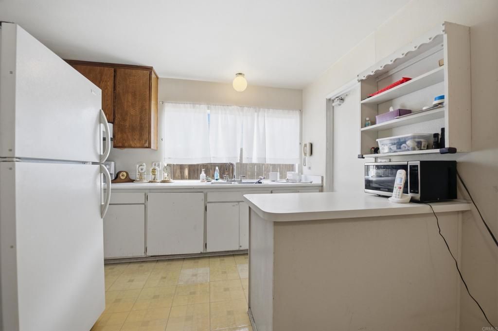 Image 7 of property listing at 10016 Bilteer Court, Santee, CA 92071