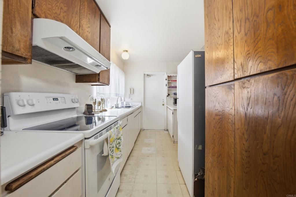 Image 8 of property listing at 10016 Bilteer Court, Santee, CA 92071
