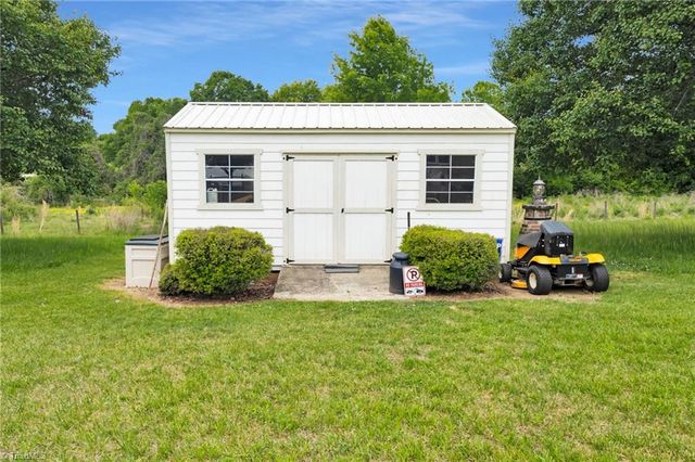 1677 Jennings Road, Olin, NC 28660