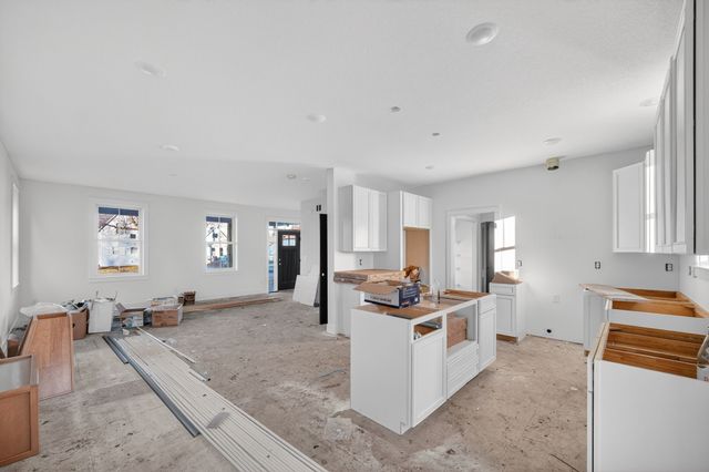 425 E Granger Avenue, Des Moines, IA 50315