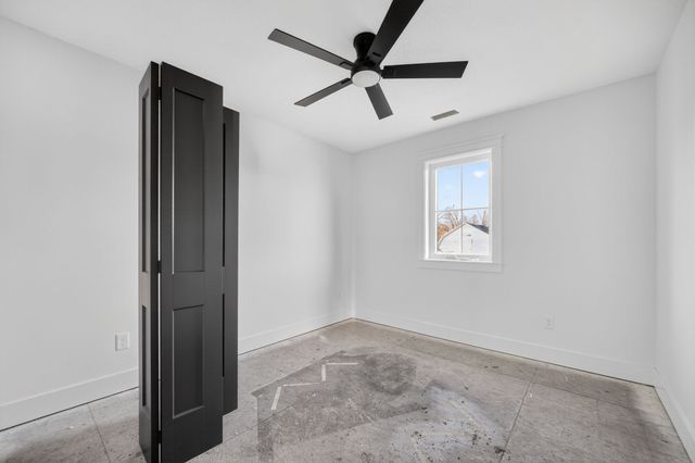 425 E Granger Avenue, Des Moines, IA 50315