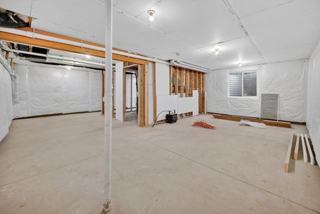 425 E Granger Avenue, Des Moines, IA 50315