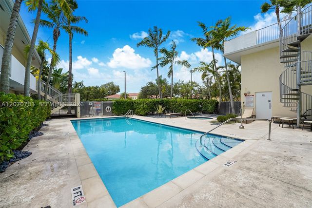 8950 SW 69th Ct 109, Pinecrest, FL 33156