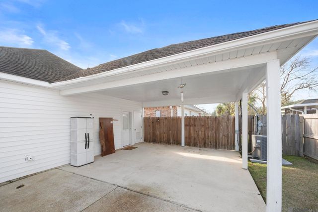 13344 Natchez Ct, Baton Rouge, LA 70810