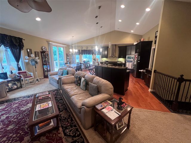 125 61st Street, West Des Moines, IA 50266