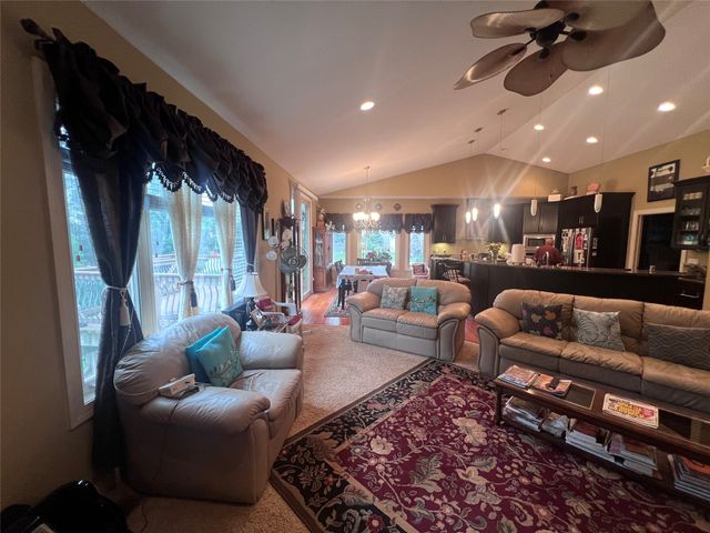 125 61st Street, West Des Moines, IA 50266