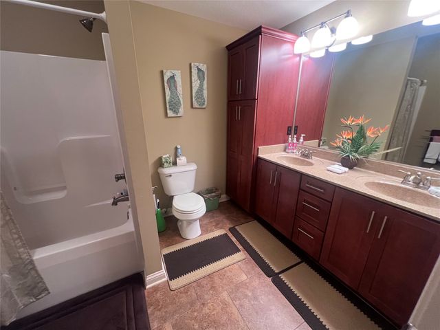 125 61st Street, West Des Moines, IA 50266