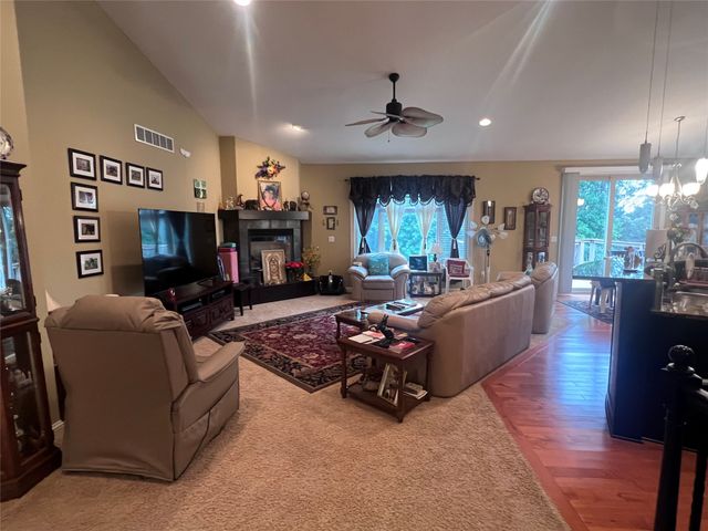125 61st Street, West Des Moines, IA 50266